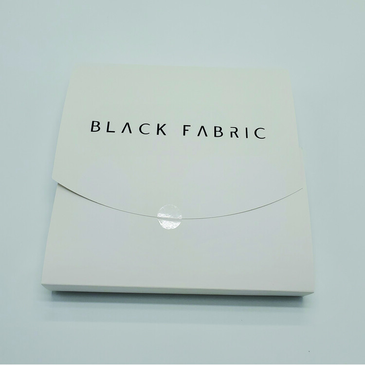 Custom Pink Mailer Paper Box For Clothes Shipping | Bio-degradable | Gold Stamping | Lamination | Varnishing