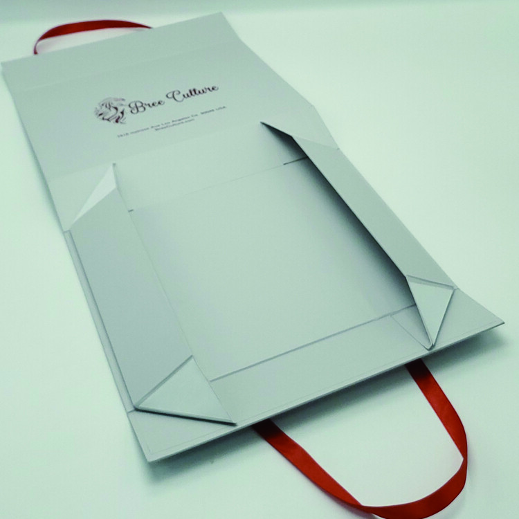 Custom Magnetic Closure Matt Lamination Folding Paper Gift Boxes with Glossy Black UV Coating Logo