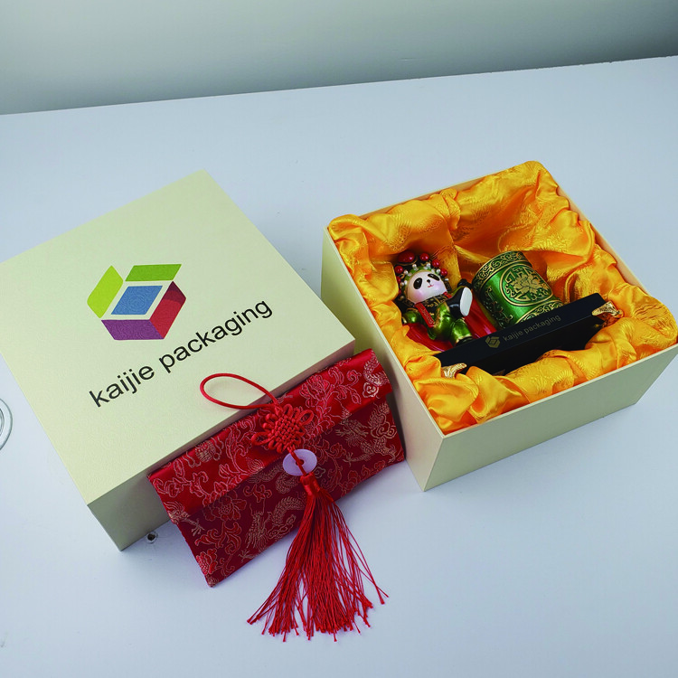 Luxury Candle Rigid Paper Gift Box Packaging for Small Business | Custom Elegant Packaging Solutions