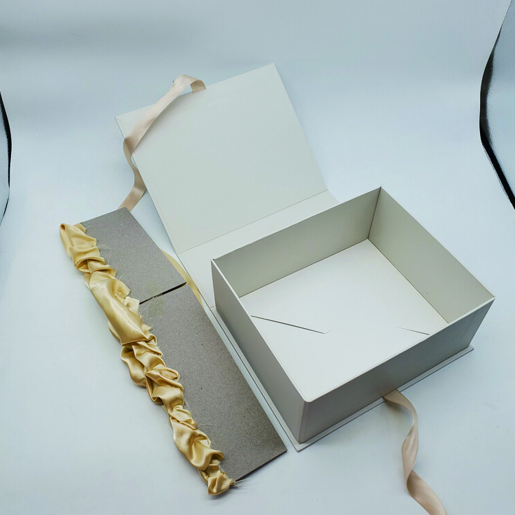 Luxury Black Large Custom Logo Magnetic Closure Foldable Rigid Cardboard Paper Gift Packaging With Silk | Eco-Friendly Gift Box