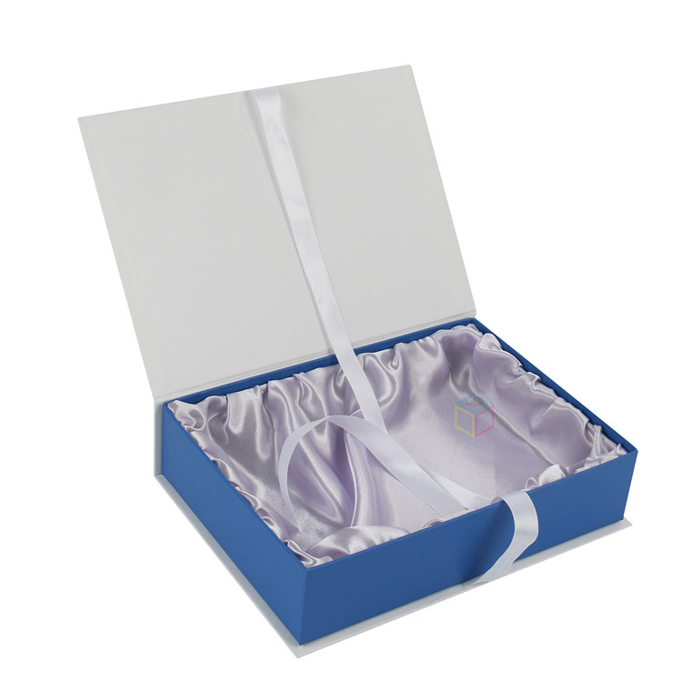 Luxury Matte Black Cosmetic Wig Packaging Box with Magnetic Closure Hair Extension Gift Box with Gold Satin Insert