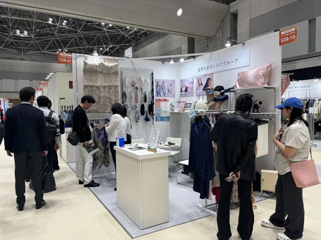 全球时尚汇聚日本东京：大染坊丝绸引领潮流新时尚