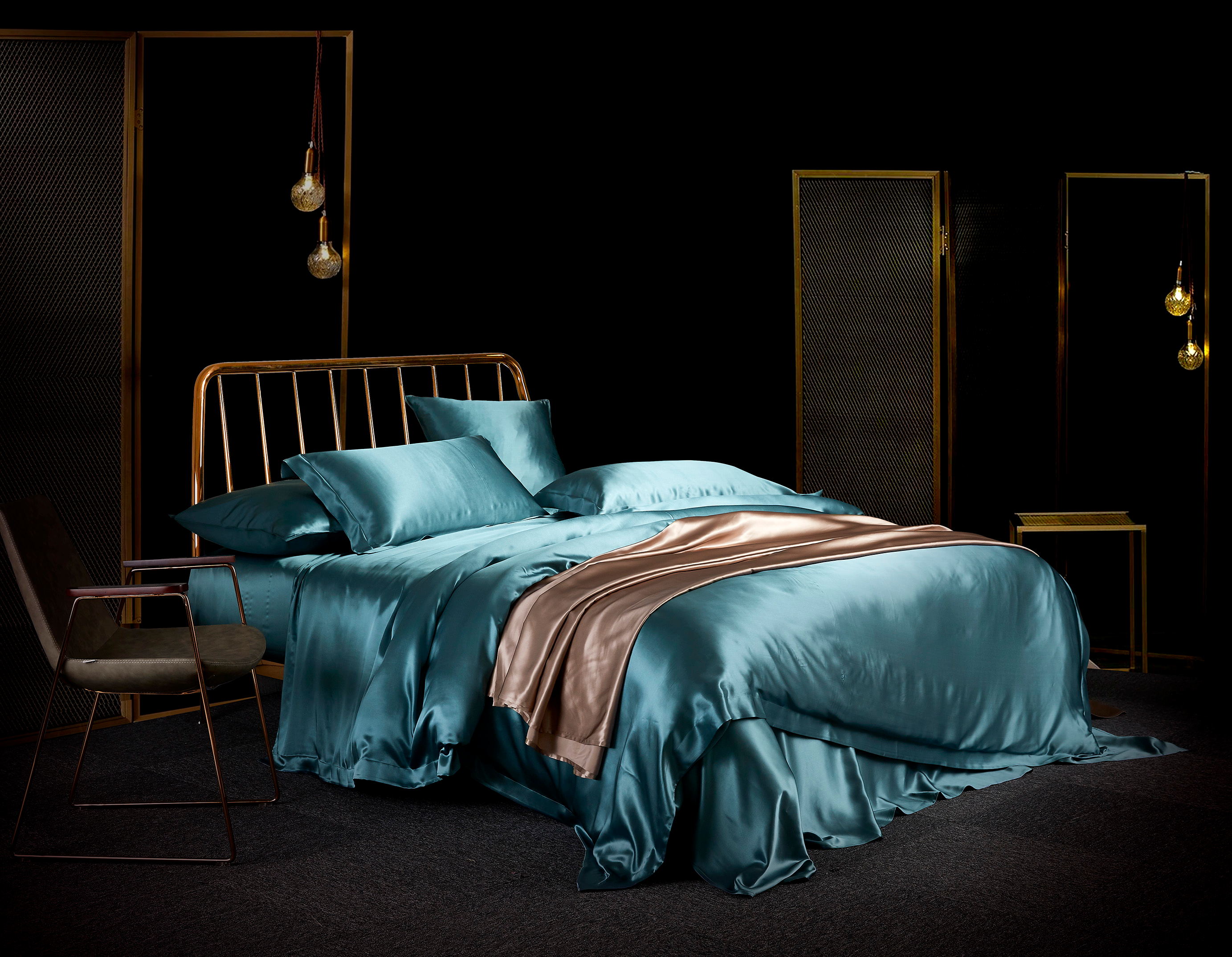 Silk dyed bedding