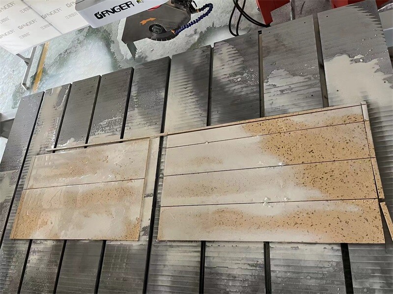 Scie à pont 4 axes GQ-3220BS