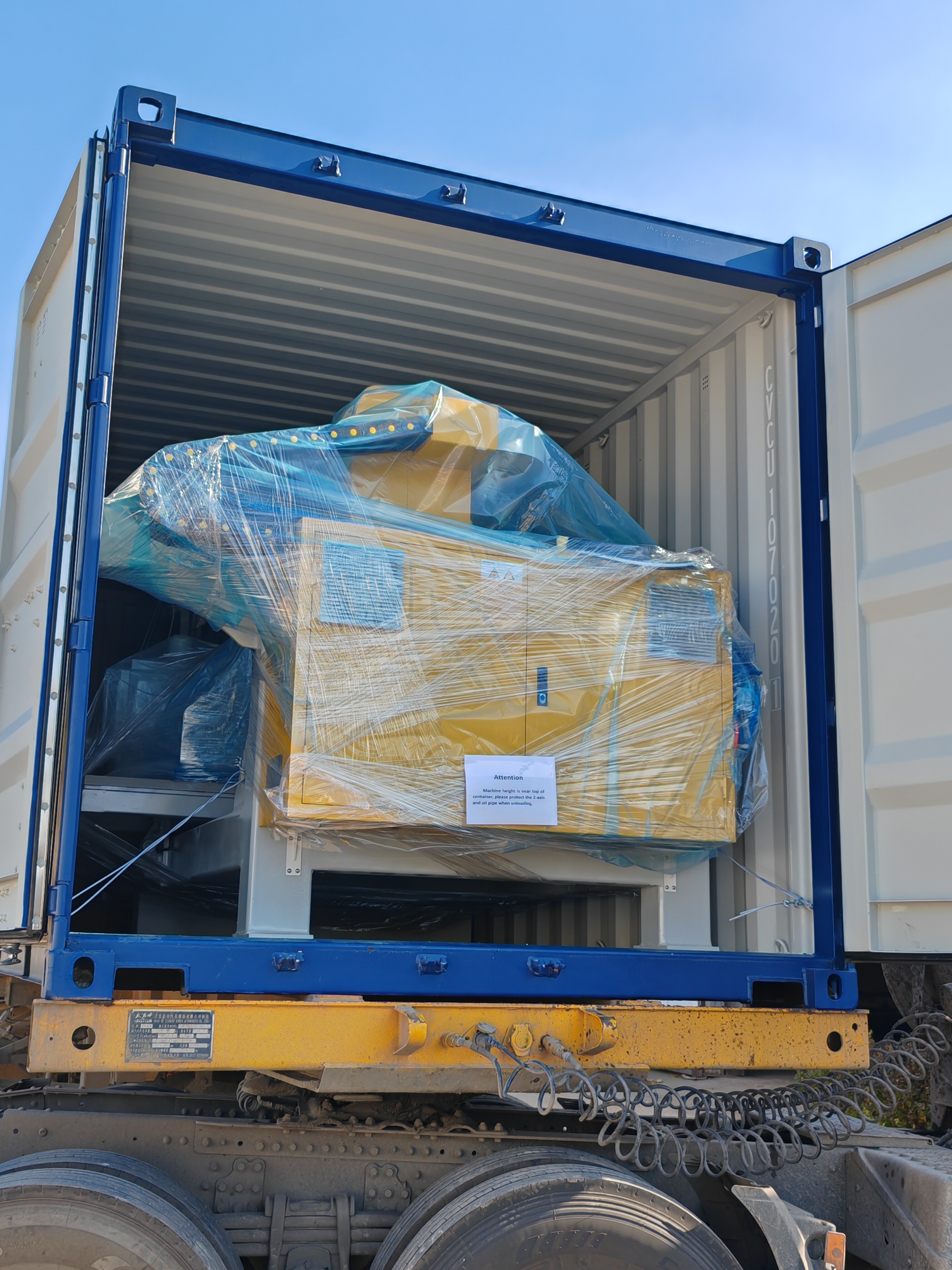 GANGER CNC expédie la scie à pont à 4+1 axes GQ-3220BM en Europe GANGER CNC expédie la scie à pont à 4+1 axes GQ-3220BM en Europe