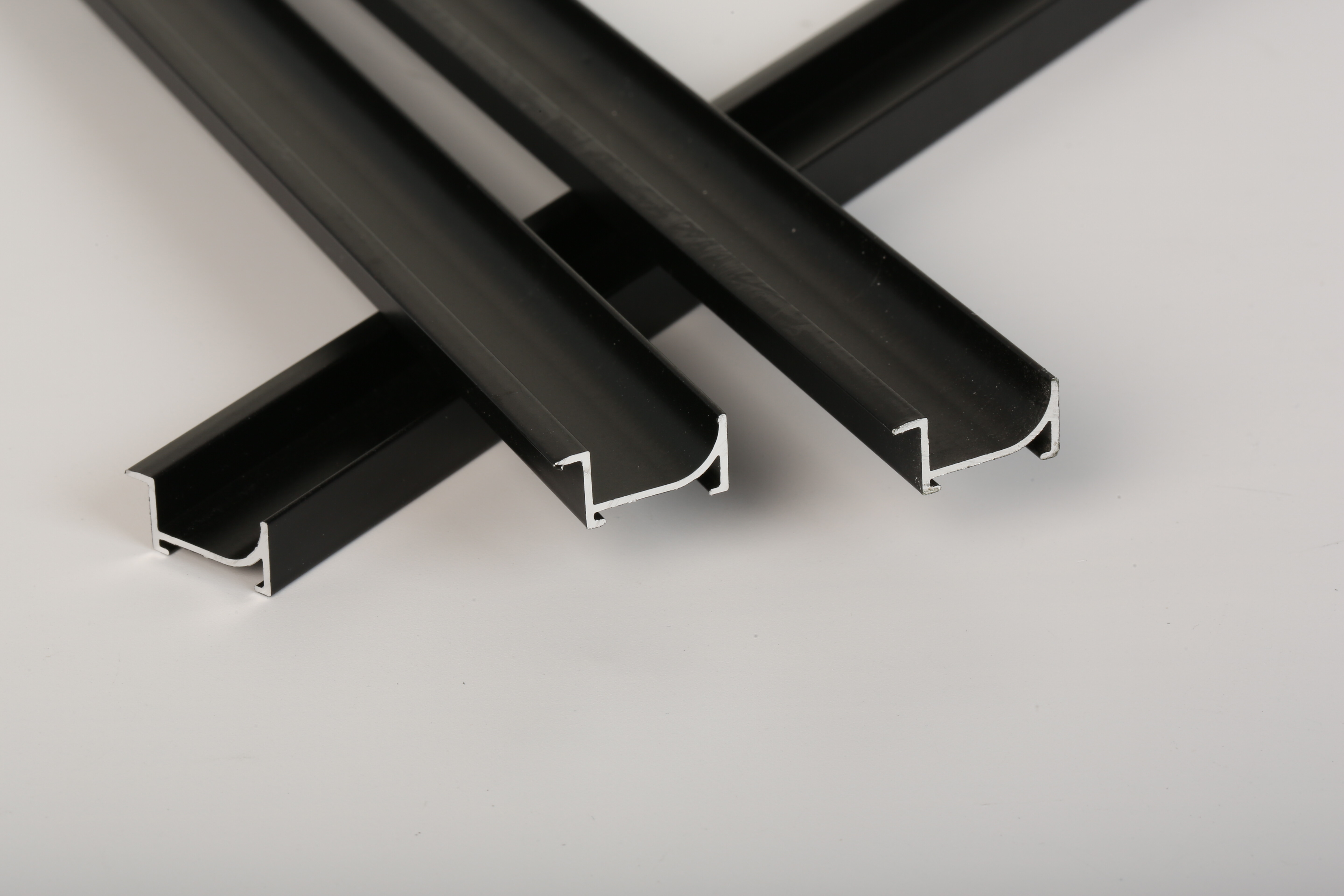 Aluminum alloy embedded skirting