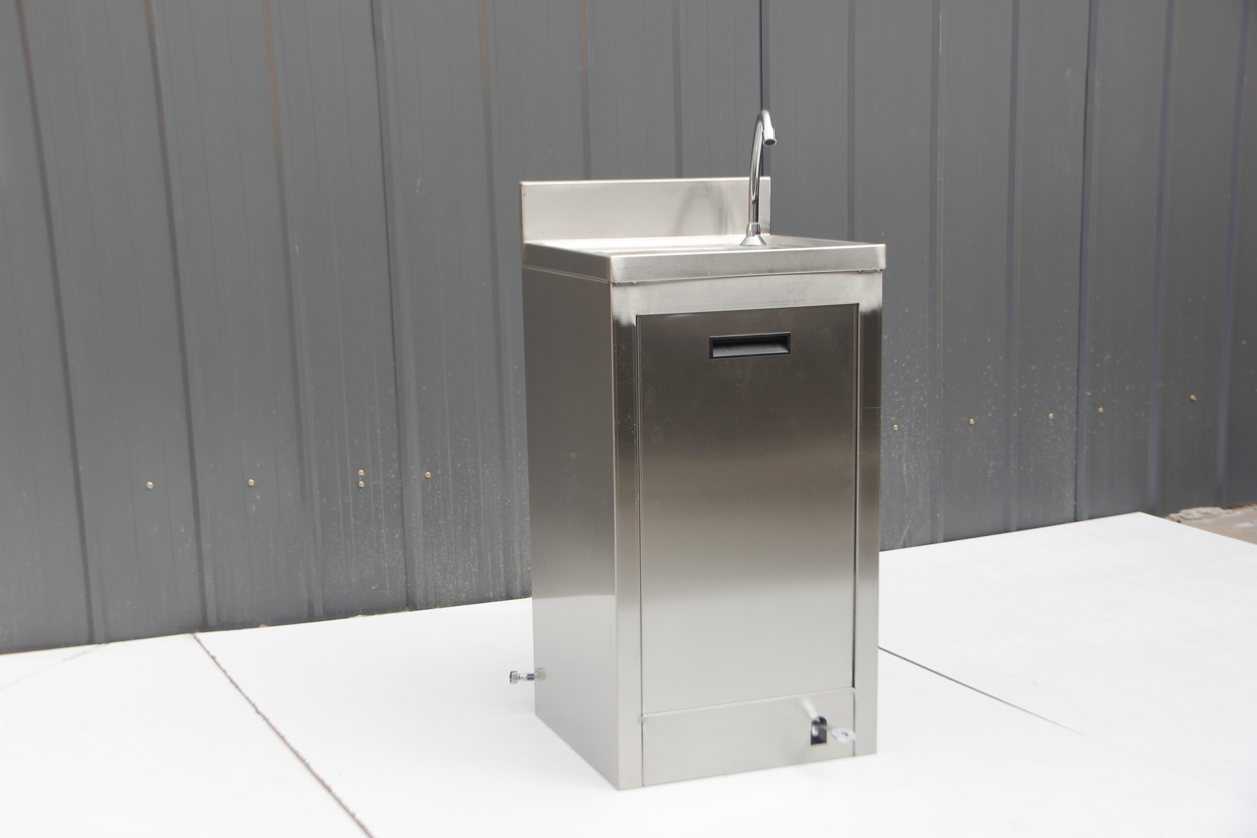 Commercial stainless steel kitchen sink with faucet European style sink CB-ESF404