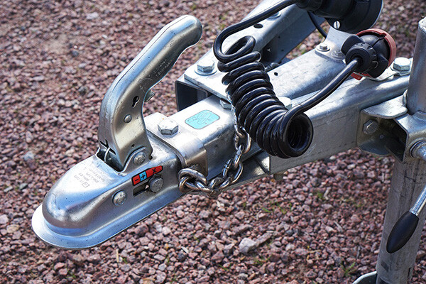 Instructions for using trailer hooks