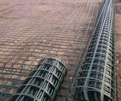 Steel-plastic geogrid