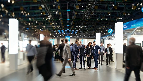 Participate in Various Exhibitions to Seek Innovation Every year to participate in a variety of professional stainless steel exhibition and out of the foreign European exhibition and other brand activities, set up a high standard terminal image exhibition hall in the country combined with the product application display system is being developed, various measures prove that Guanyu metal walk in the forefront of the industry and has a subversive innovative thinking.