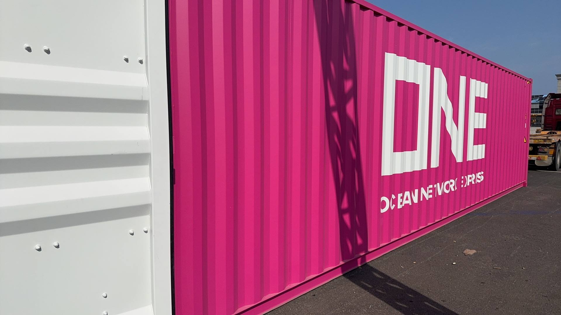 Compact Raiso LR15-20 Backhoe and High-Value 928NEO Loaders Begin Journey to Indonesia