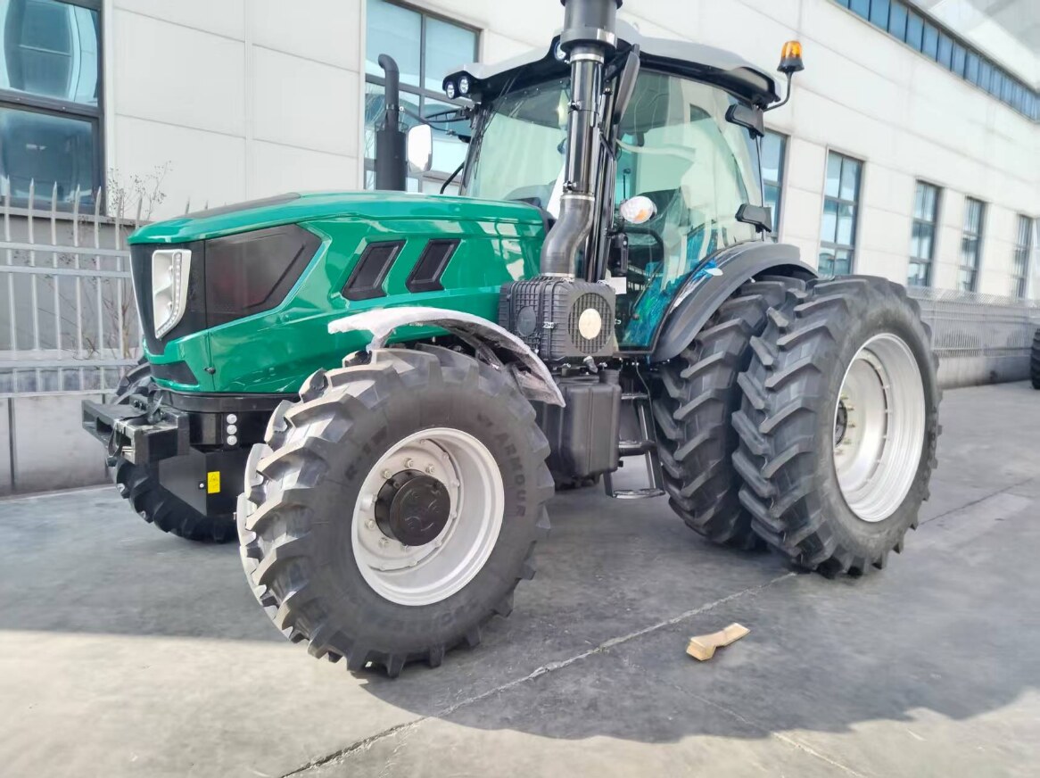 RAISO Completes Production of 180HP and 300HP High-Power Tractors for Russian Customer