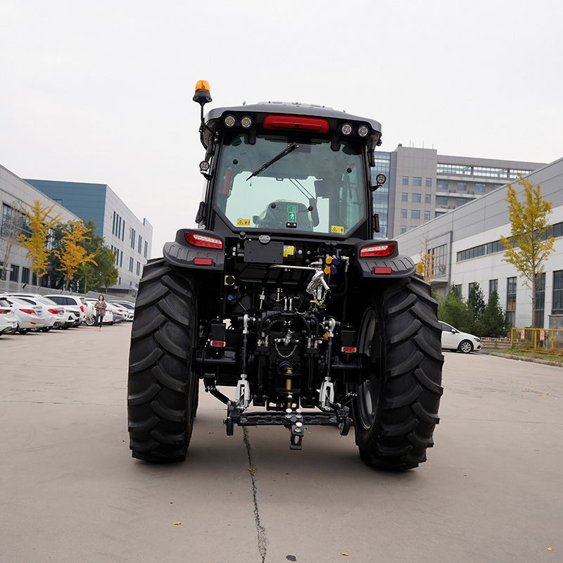 LR1204 Tractor
