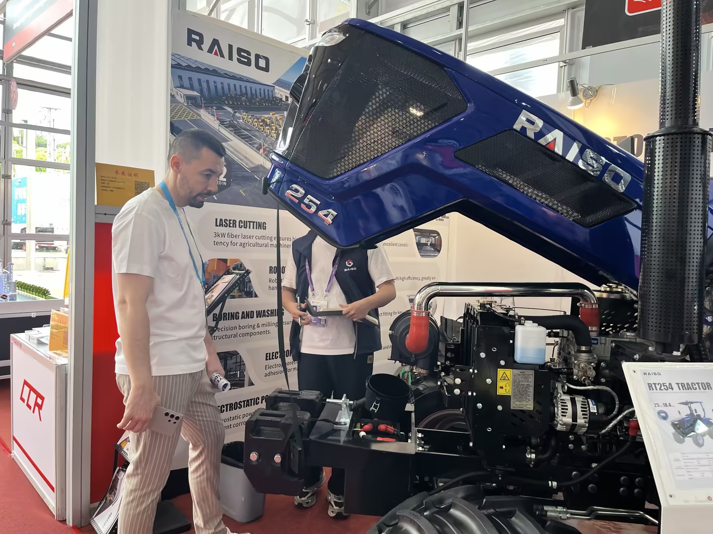 RAISO Machinery Shines at Canton Fair with TE 25hp Tractor