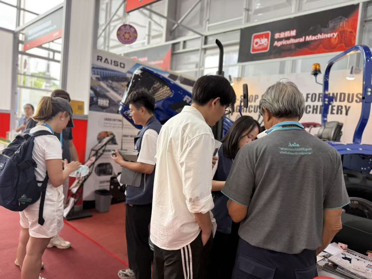 RAISO Machinery Shines at Canton Fair with TE 25hp Tractor