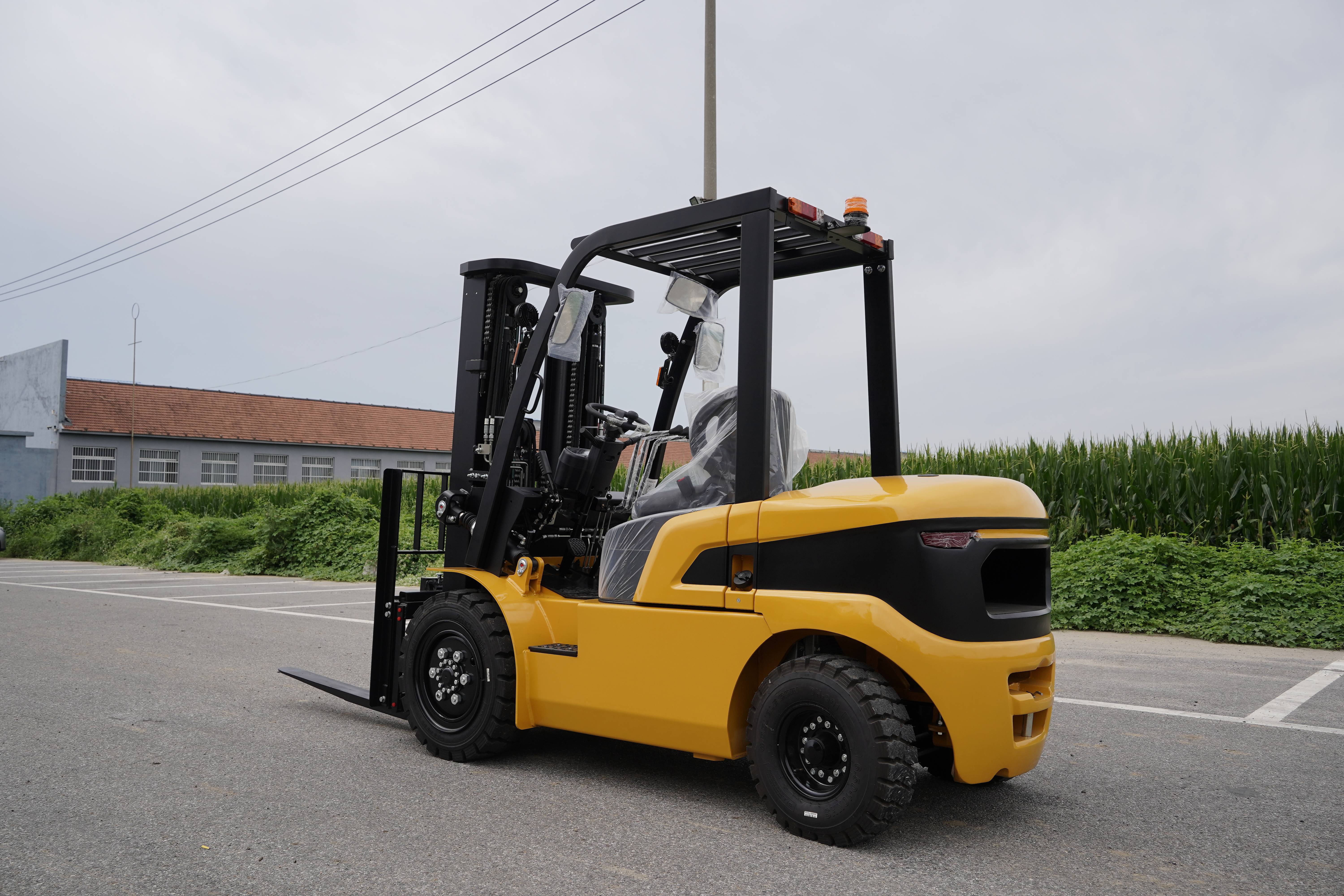 RAISO MACHINERY Industrial Forklifts: The Key to Efficient Material Handling and Logistics Operations