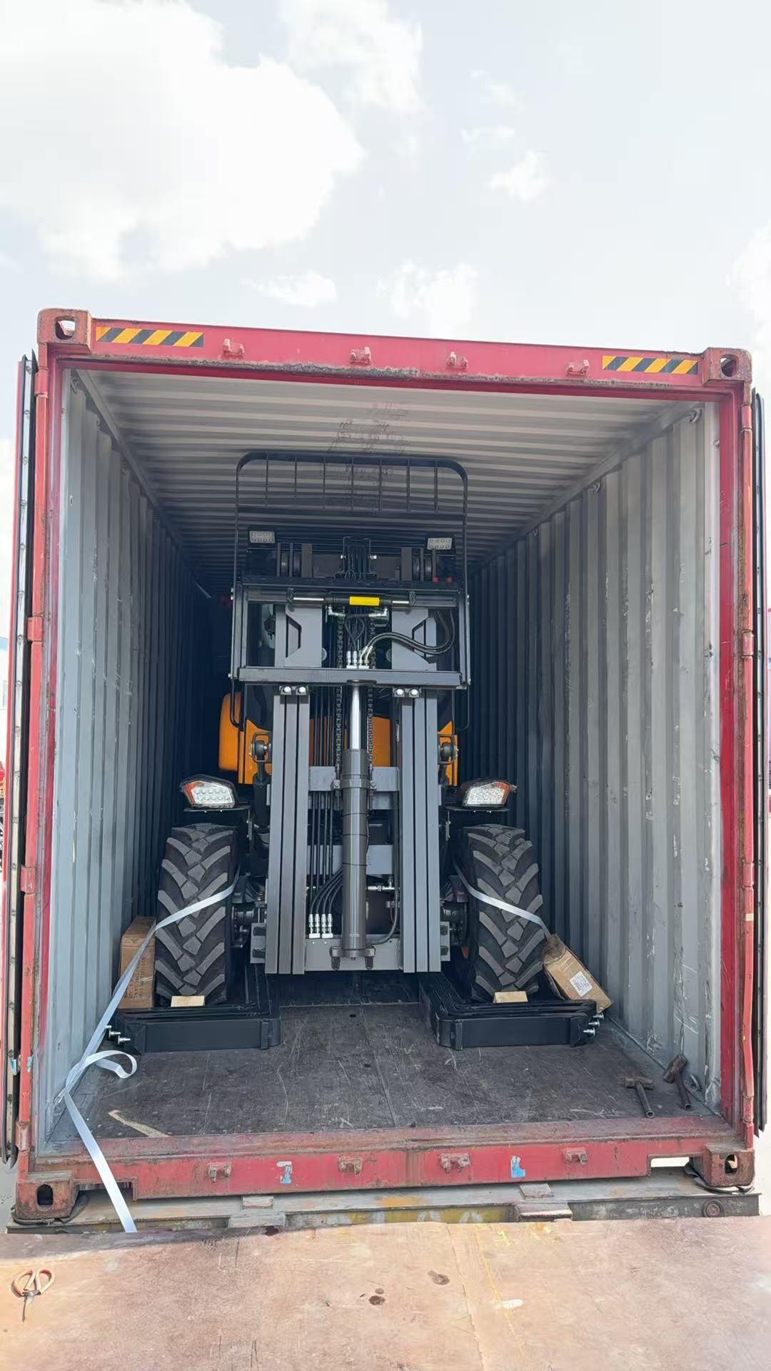 Loading (8) Rough Terrain Forklifts Shipped to South America: Why More Customers Choose RAISO for Tough Jobs