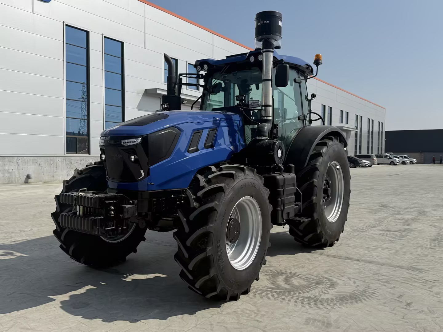 How to Choose the Right Tractor: Compact vs. Heavy-Duty Tractors for Different Farming Needs