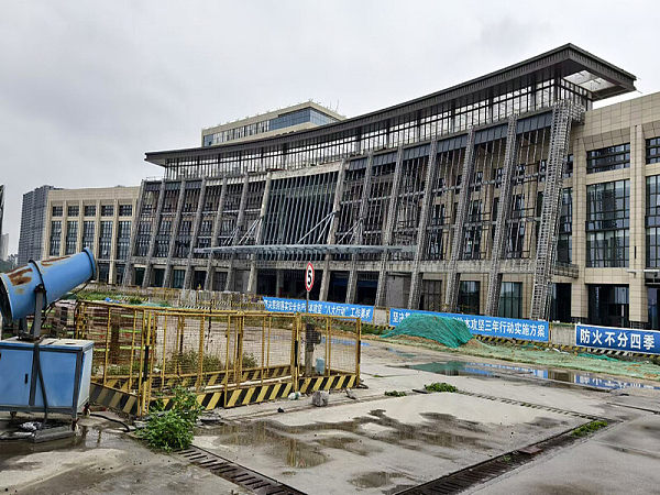 Construction sur place du projet du nouvel hôpital