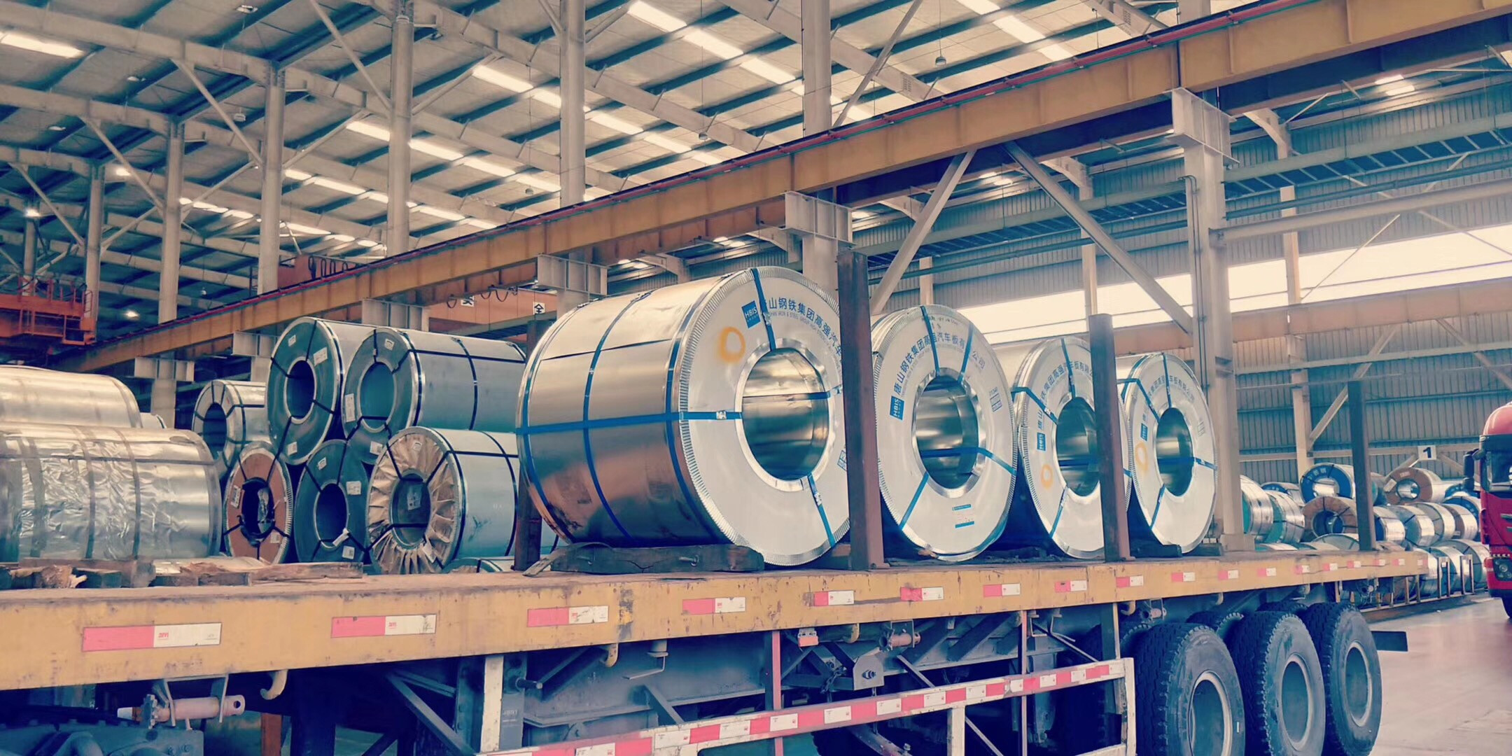 As an important metal material, steel strip has a wide range of uses in modern industry due to its excellent physical and chemical properties. The following is a detailed summary of the main uses of steel strip: As an important metal material, steel strip has a wide range of uses in modern industry due to its excellent physical and chemical properties. The following is a detailed summary of the main uses of steel strip: