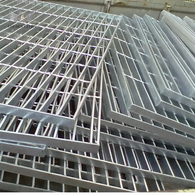 تخصيص حجم 3 أقدام × 4 أقدام إطار لحام ممر سطح شبكة فولاذية شبكة فولاذية مجلفنة بالغمس الساخن شديدة التحمل