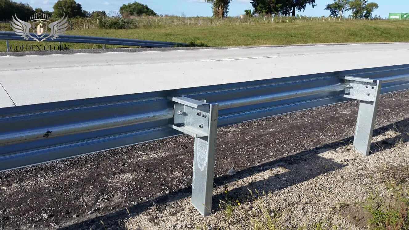 درع طريق سريع مخصص من الصلب المجلفن المضاد للتآكل بثلاث موجات لحافة الطريق