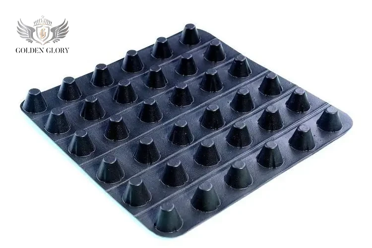  لوح تصريف HDPE Geocomposite مخصص من المصنع لعزل المياه يستخدم في حدائق الأسطح والعشب ومكبات النفايات وهندسة معالجة المياه
