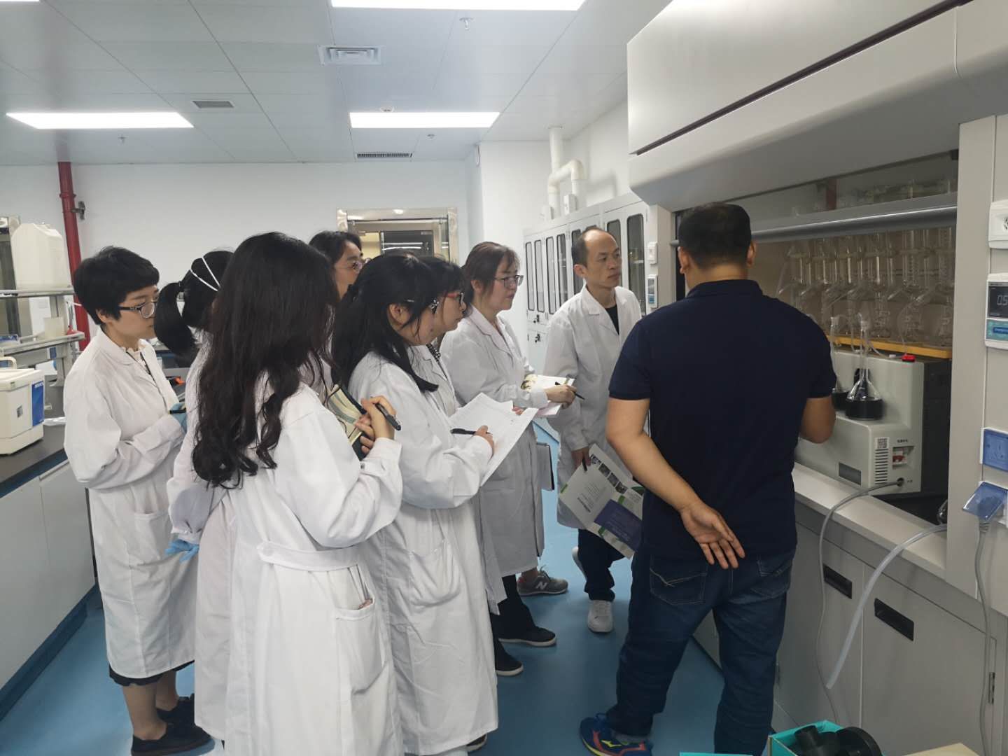 Starting again in Red April, Jinan Shengtai after-sales engineer service silhouette (video)