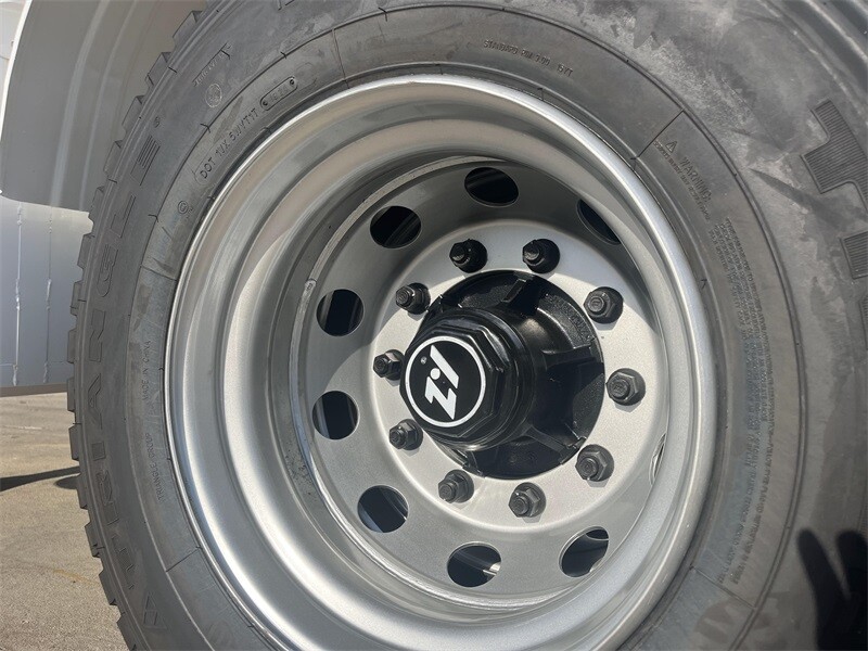 Semi-remorque citerne à carburant à 2 essieux