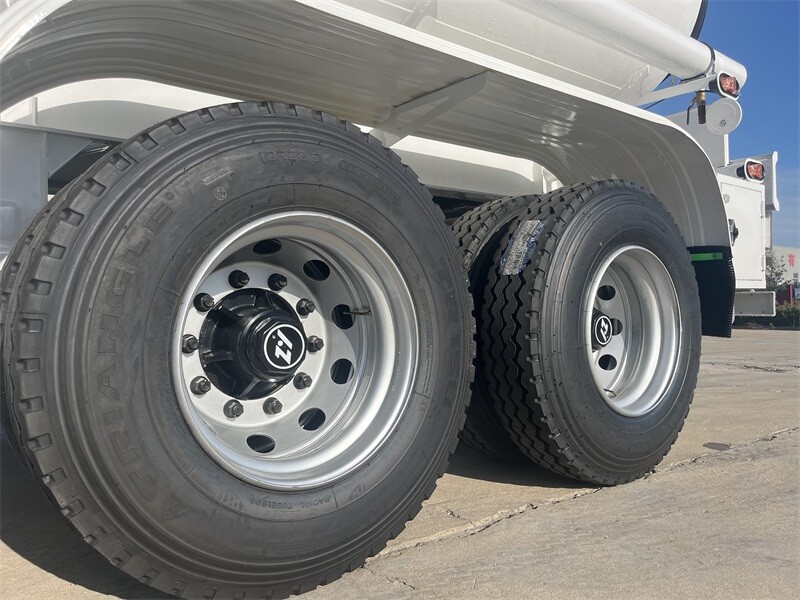 Semi-remorque citerne à carburant à 2 essieux