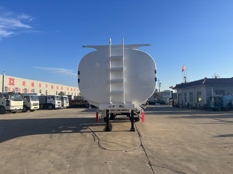 Semi-remorque citerne à carburant 40000L