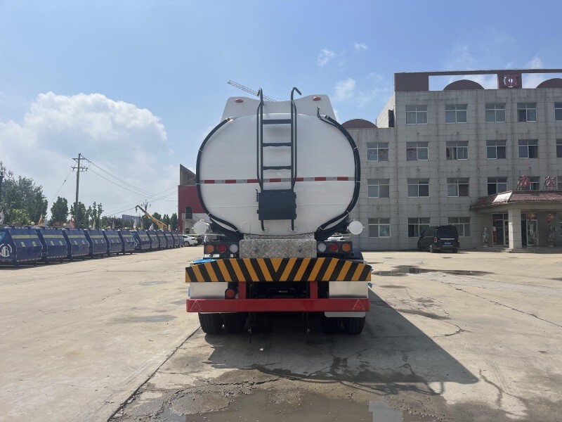 Semi-remorque-citerne à carburant