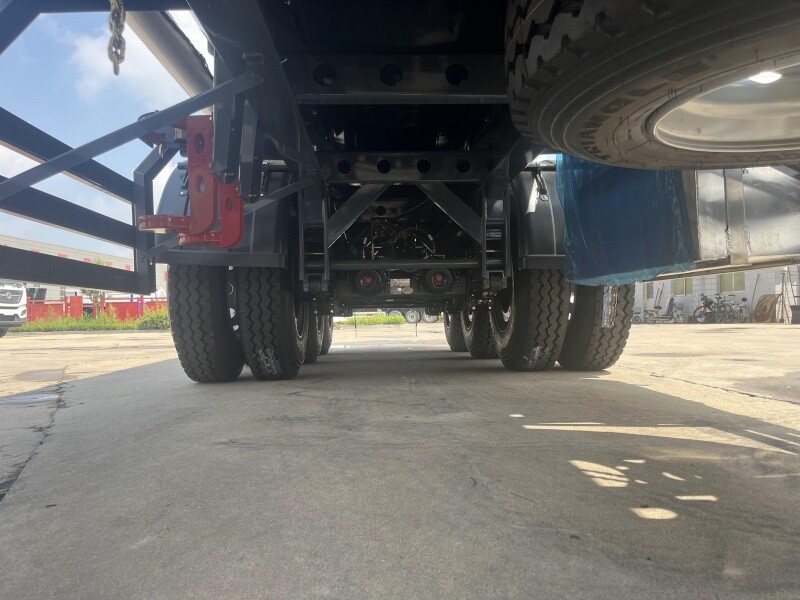 Semi-remorque-citerne à carburant