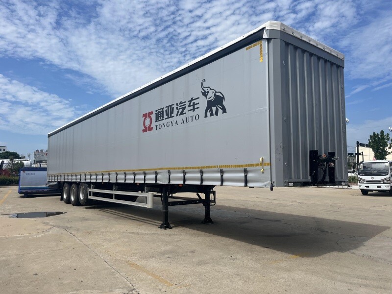 Semi-remorque à rideaux coulissants