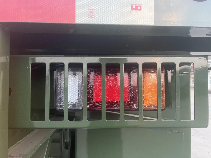 Semi-remorque à plateau