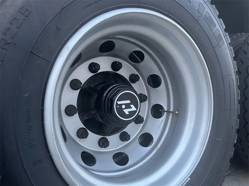 Semi-remorque à plateau