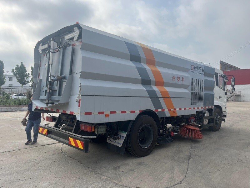 Camion balayeuse de route