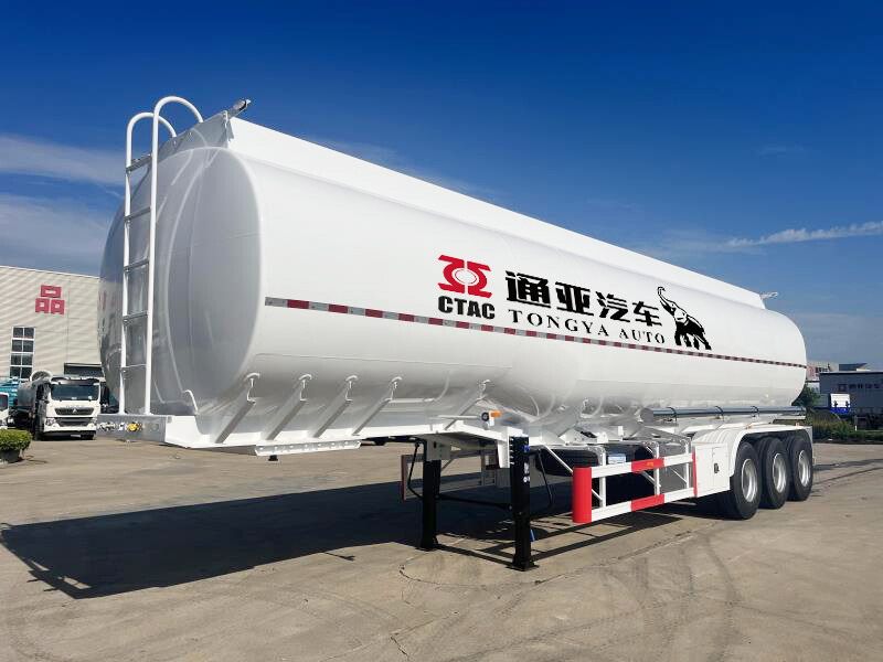 Semi-remorque pétrolière à 3 essieux