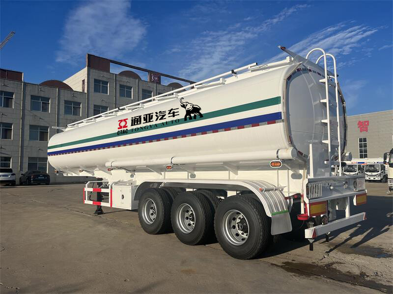Semi-remorque citerne à carburant 40000L