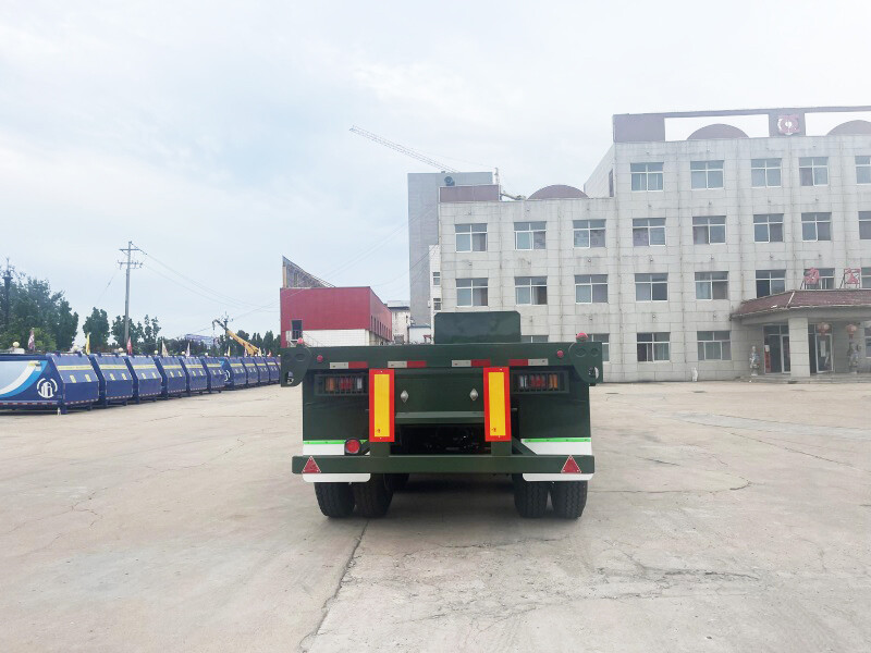 Semi-remorque à plateau