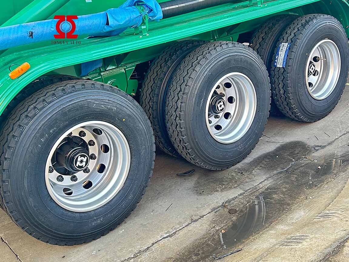 Semi-remorque à 3 essieux pour le transport de ciment en vrac