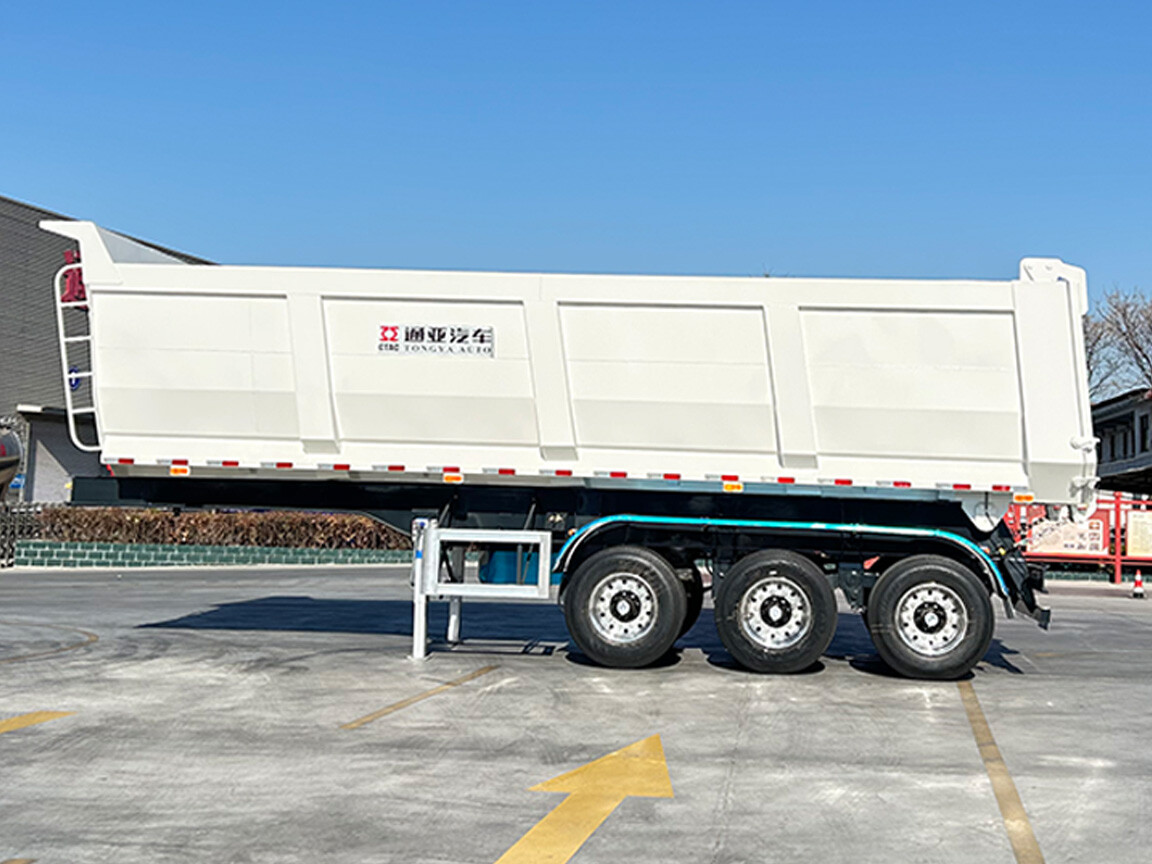 SEMI-REMORQUE À BENNE ARRIÈRE DE 40 TONNES