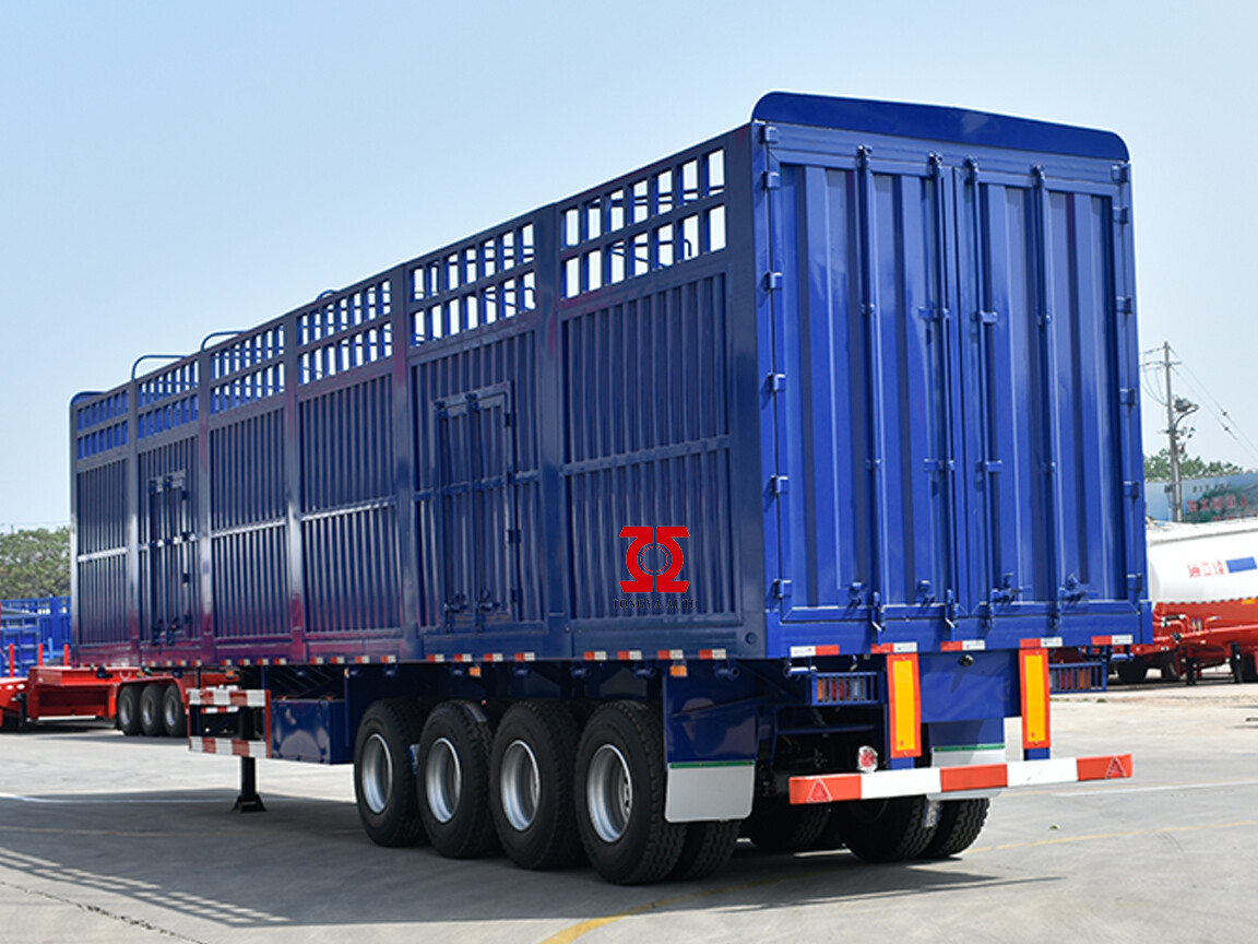 SEMI-REMORQUE DE TRANSPORT DE MARCHANDISES EN VRAC À 4 ESSIEUX