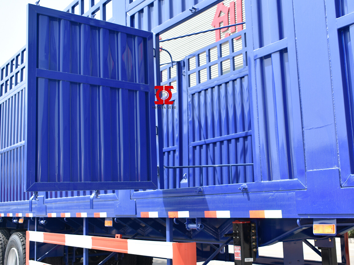 SEMI-REMORQUE DE TRANSPORT DE MARCHANDISES EN VRAC À 4 ESSIEUX