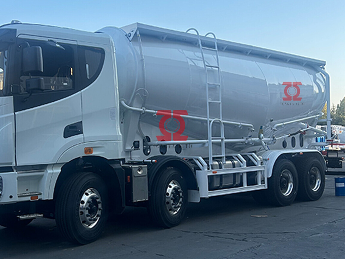 CAMION-CITERNE DE CIMENT EN VRAC