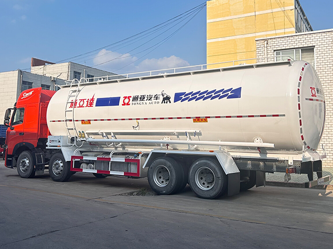 CAMION-CITERNE DE CIMENT EN VRAC