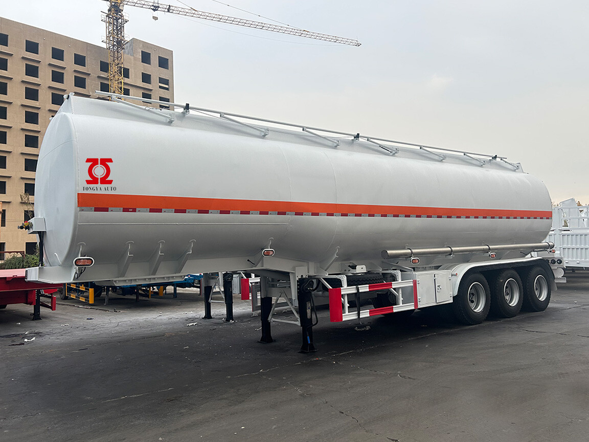 Semi-remorque citerne de carburant à 3 essieux à vendre