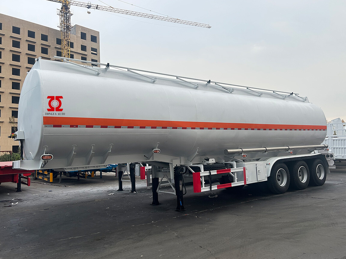 Semi-remorque citerne de carburant à 3 essieux à vendre