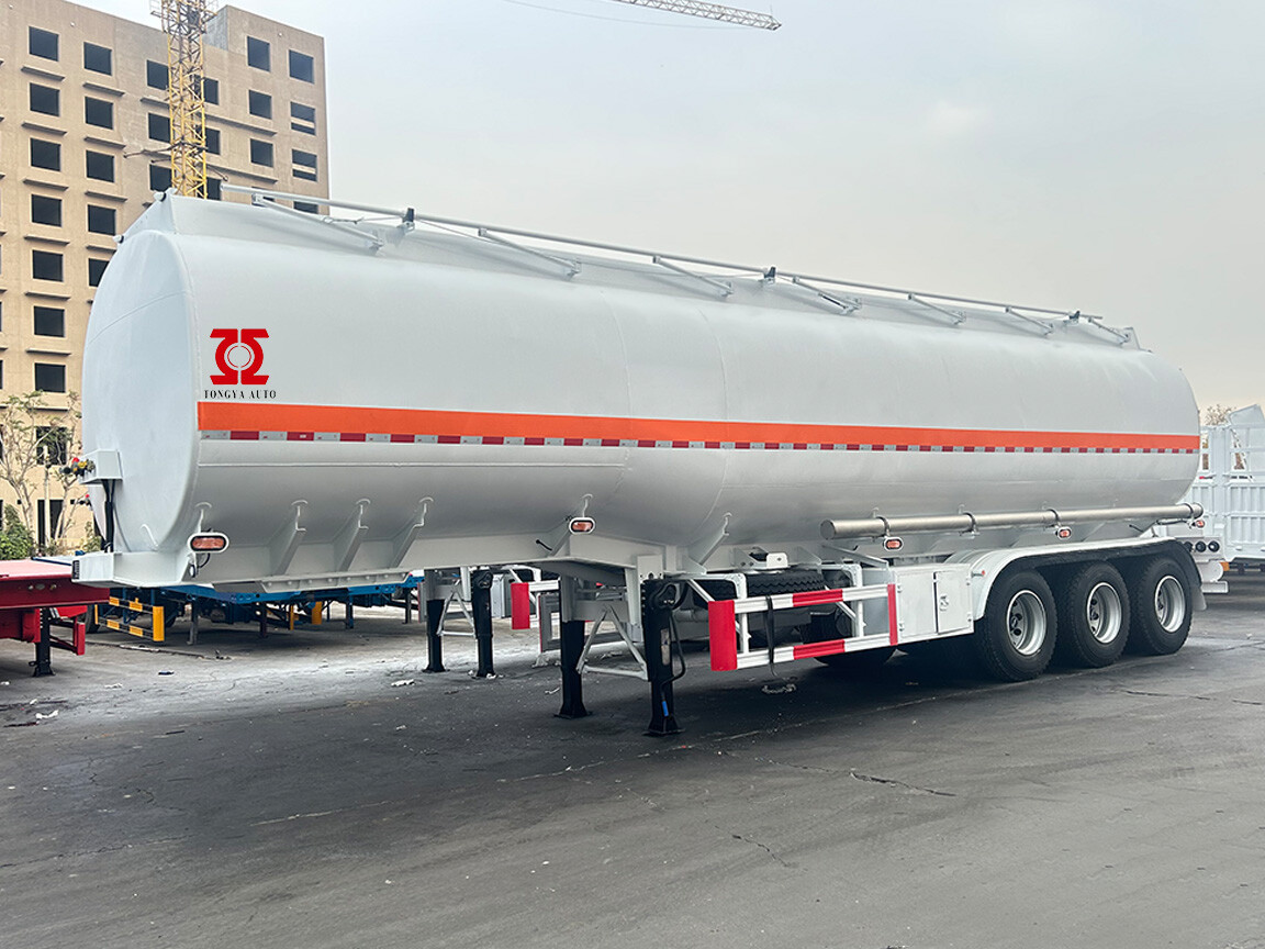 Semi-remorque citerne de carburant à 3 essieux à vendre