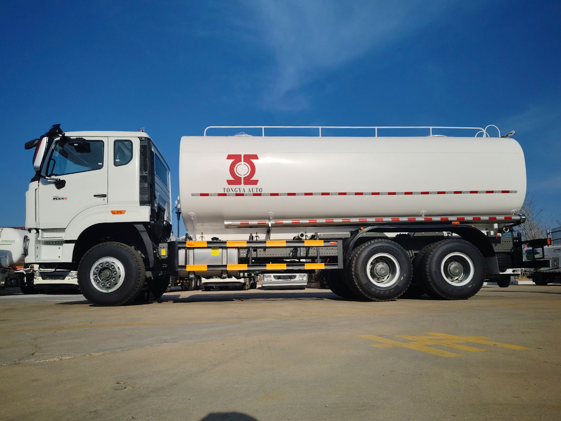 Camion-citerne à eau